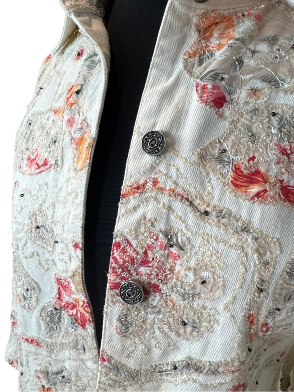 Chico’s Cream Ivory Embroidered Floral Patchwork Denim Jacket Size 1 (M/8) NWOT - Picture 6 of 9